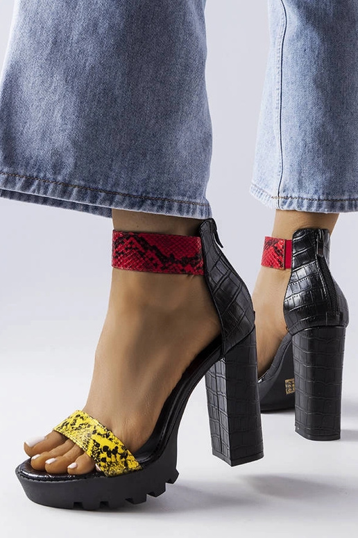 Sandalias con estampado de serpiente...