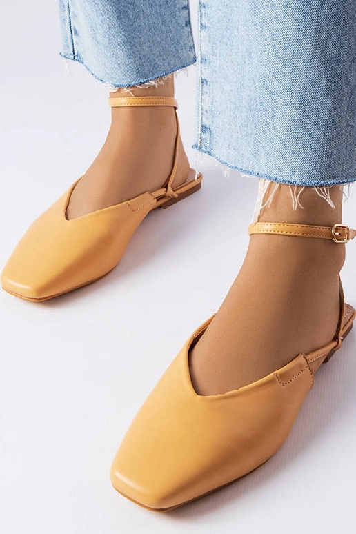 Sandalias beige punta cerrada Jehovah