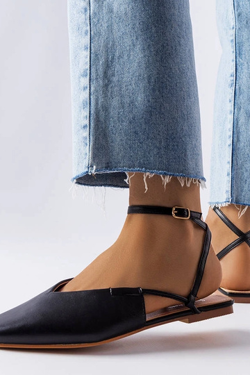 Sandalias negras de punta cerrada de Jehová 2