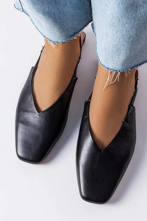 Sandalias negras de punta cerrada de...