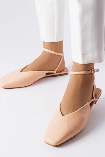 Sandalias rosas de punta...