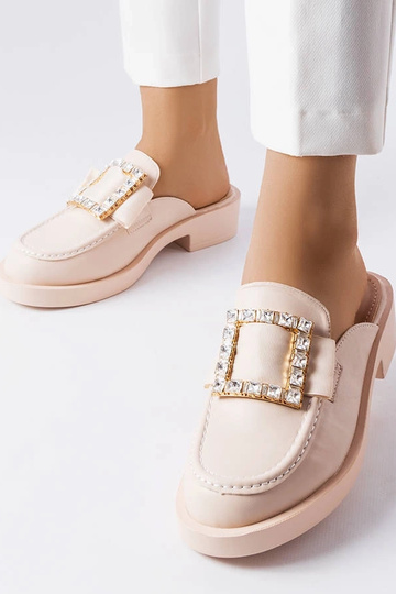 Chanclas beige con punta...