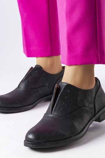 Zapatos Kairaouani negros perforados