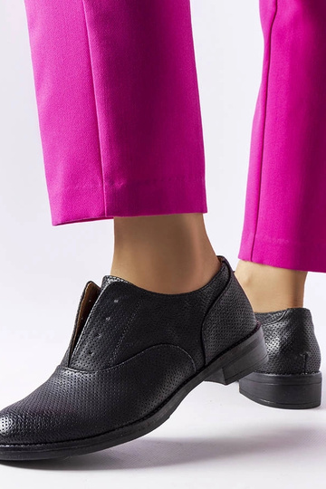 Zapatos Kairaouani negros perforados 2