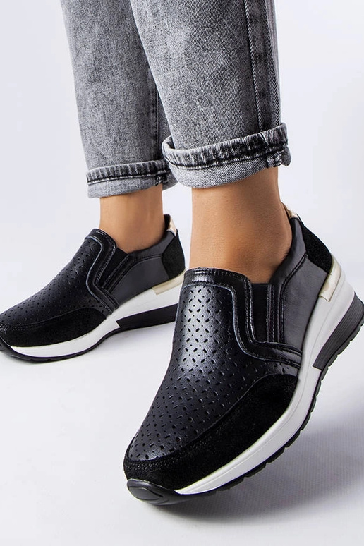 Zapatillas negras de cuña calada Vernon