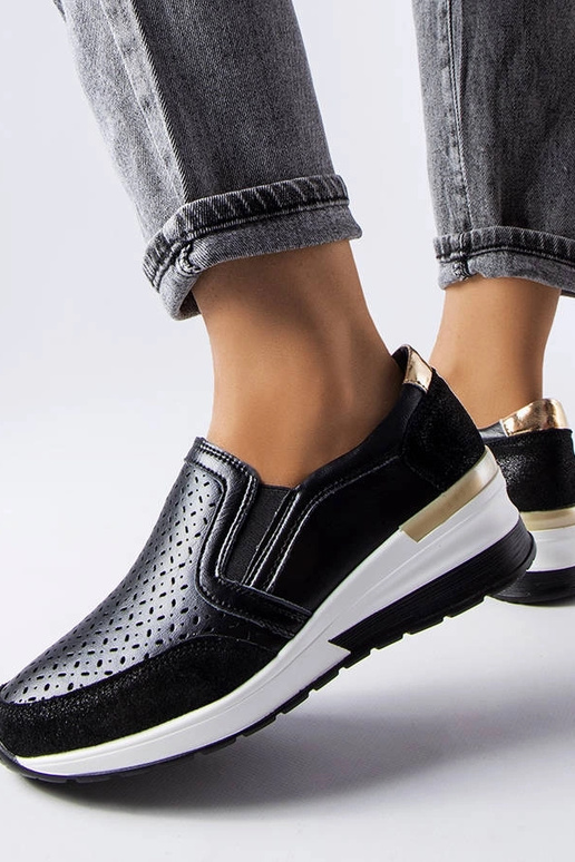 Zapatillas negras de cuña calada Vernon