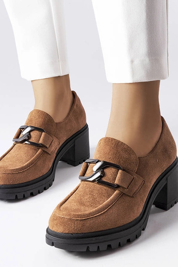 Tacones marrones con...