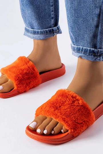 Chanclas de piel naranja...