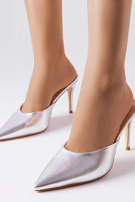 Zapatillas plateadas de tacón, "Drainer"