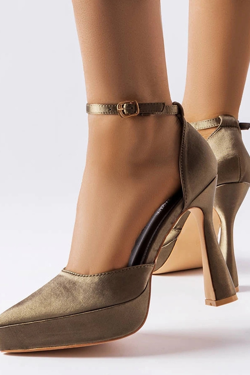 Zapatos de tacón alto color oliva de...