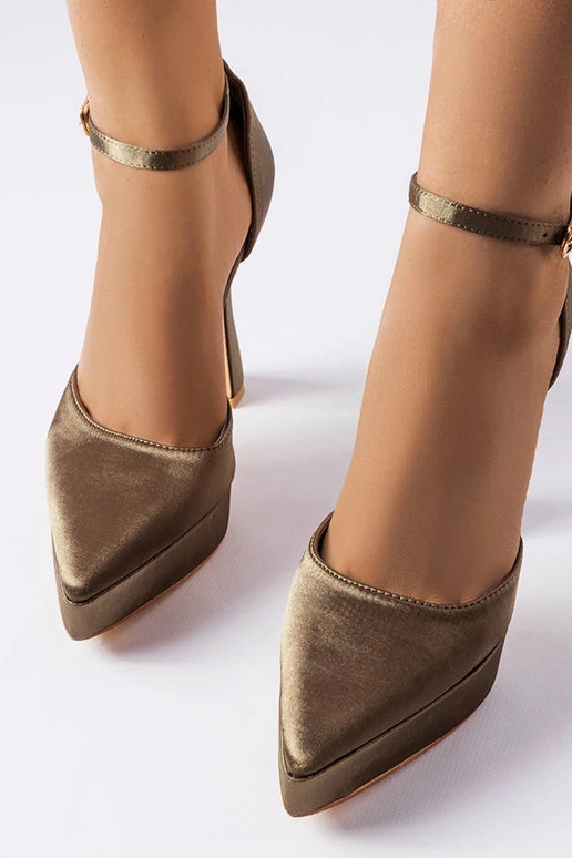 Zapatos de tacón alto color oliva de...