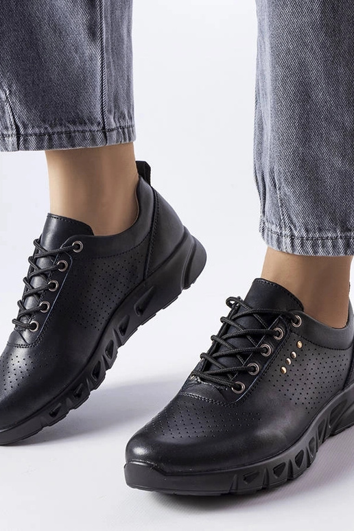 Zapatos negros de piel calada Brodeur