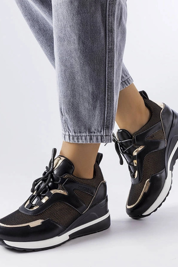 Zapatillas deportivas...