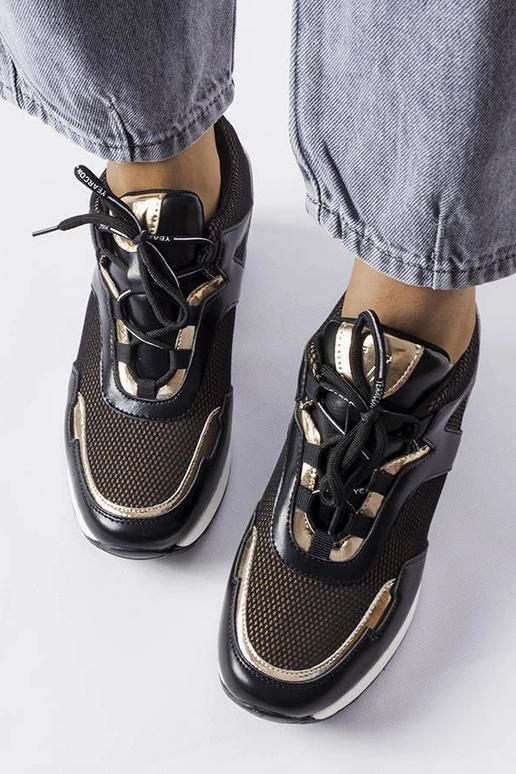 Zapatillas deportivas negras y... Zapatillas deportivas negras y...