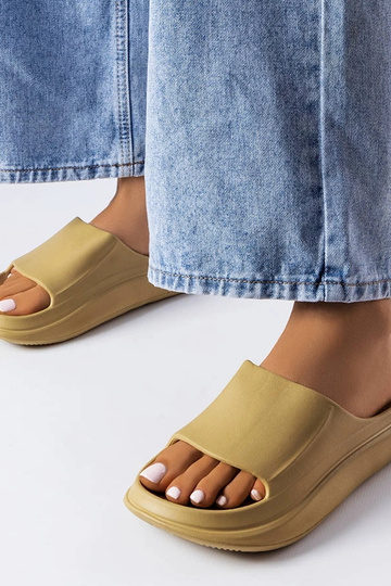 Zapatillas de goma color...