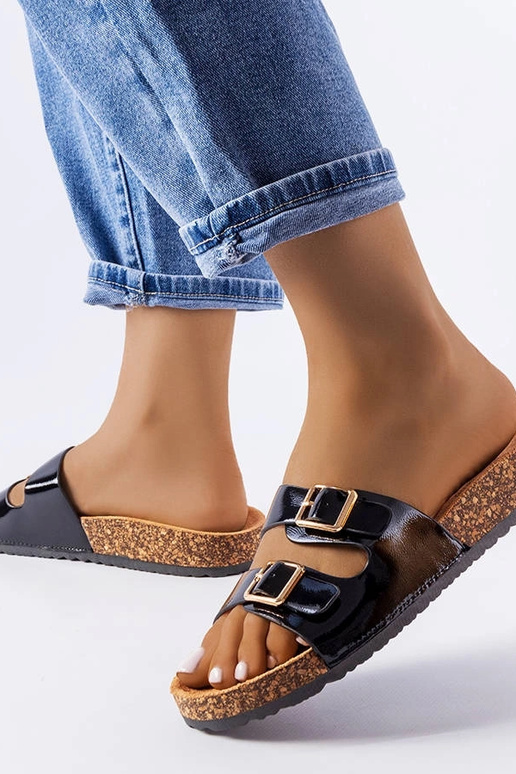 Chanclas negras con suela de corcho...