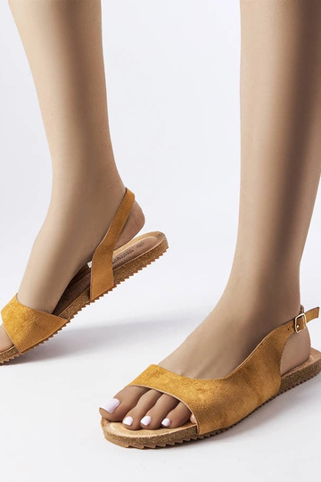 Sandalias planas marrones...