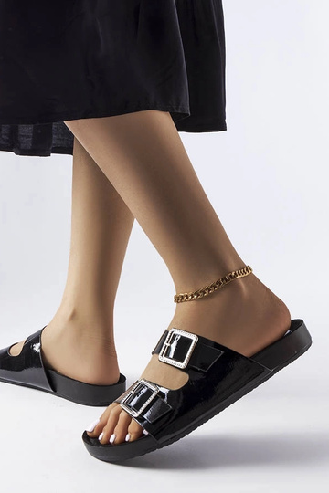 Chanclas de piel de charol negra con hebilla Norcross 2