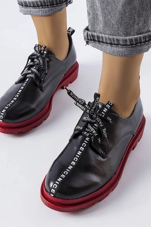 Botas negras de media caña con suela...