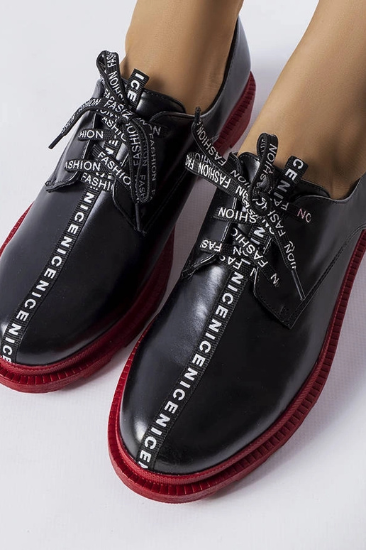 Botas negras de media caña con suela...