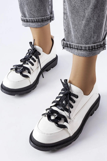 Zapatos de cadena blanca...