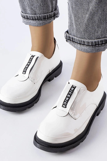Zapatos Legget de charol blanco