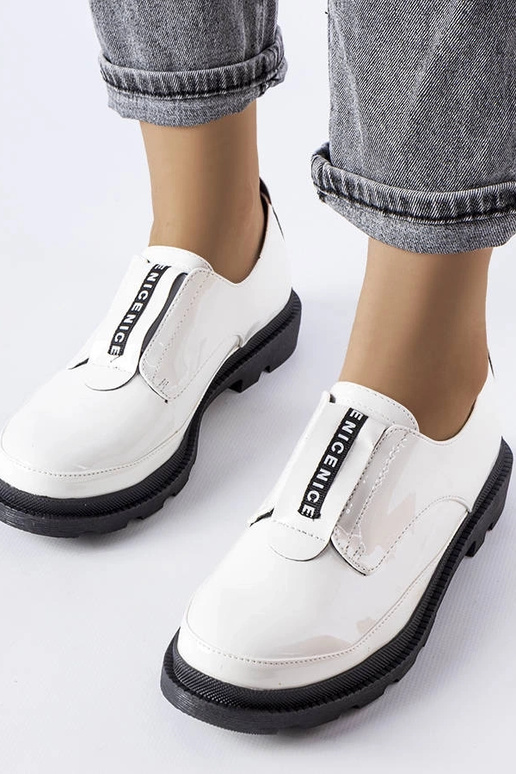 Zapatos Legget de charol blanco