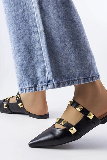 Chanclas negras con punta... 2