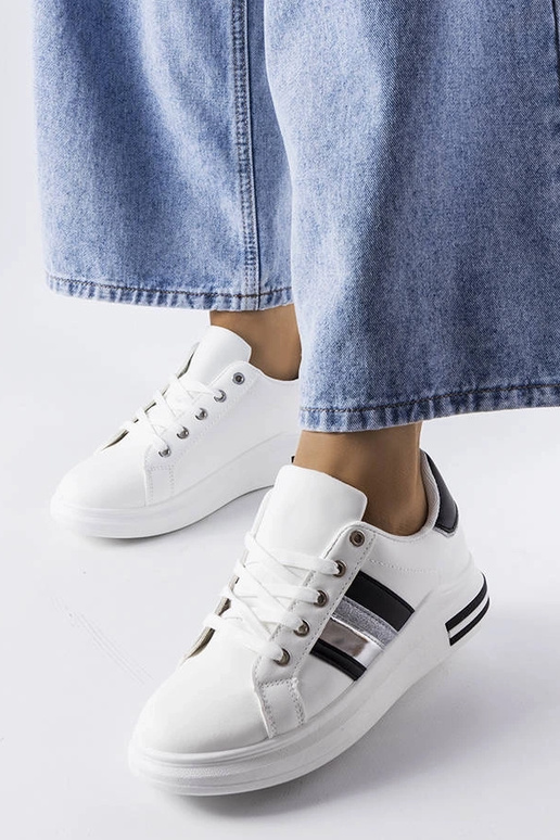 Zapatillas deportivas en blanco y... Zapatillas deportivas en blanco y...