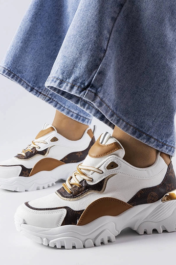 Zapatillas deportivas...