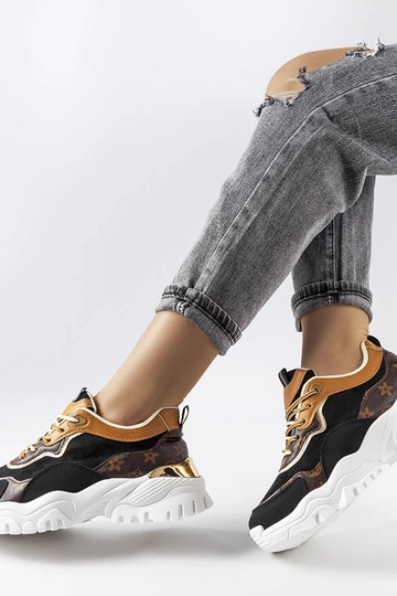 Zapatillas negras con suela irregular Alta