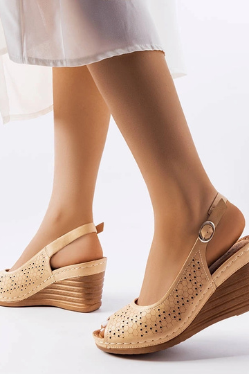 Sandalias de cuña caladas beige Emeral 2