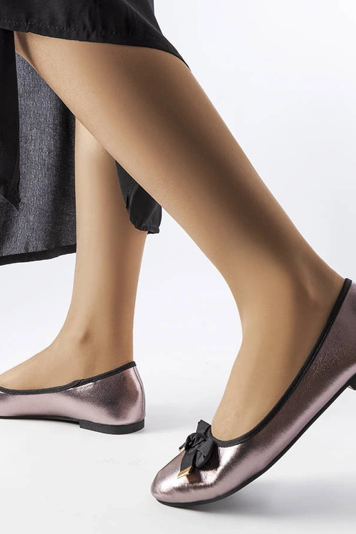 Bailarinas plateadas metalizadas con... Bailarinas plateadas metalizadas con...