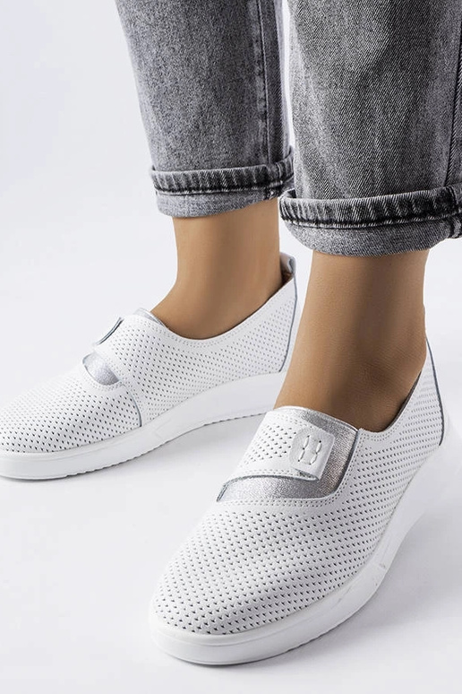 Zapatillas Ethels de piel perforada...