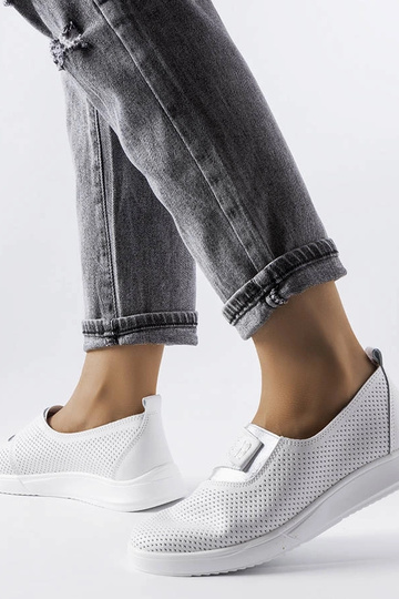 Zapatillas Ethels de piel perforada en color blanco 2