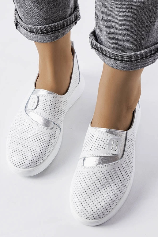 Zapatillas Ethels de piel perforada...