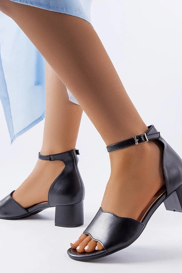 Sandalias de tacón bajo de... 2