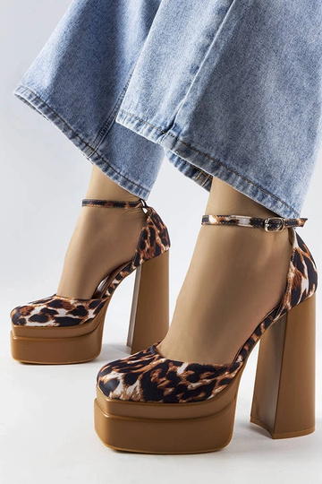 Zapatos de tacón alto...