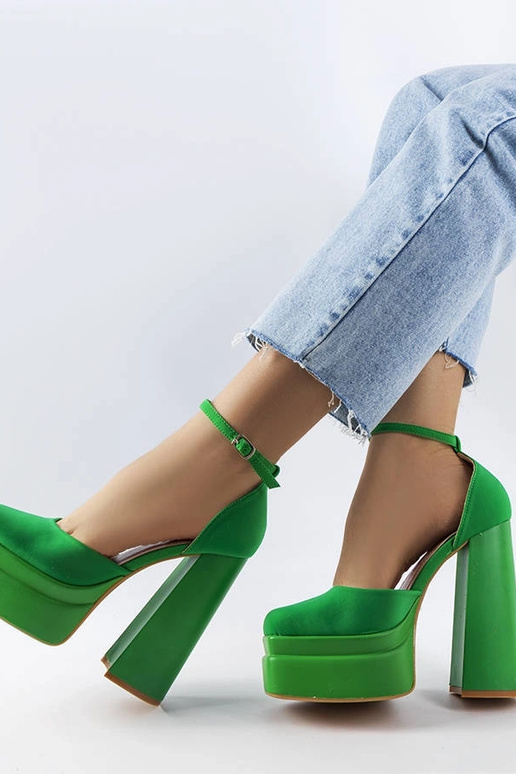 Tacones verdes altos con plataforma,...