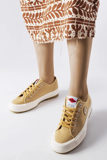 Zapatillas Lee Cooper en color beige LCW-23-44-1655L