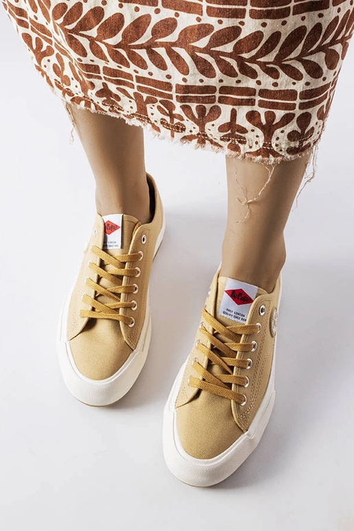 Zapatillas Lee Cooper en color beige... Zapatillas Lee Cooper en color beige...