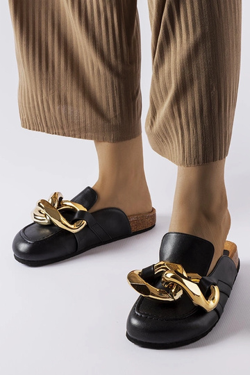 Chanclas negras con cadena...