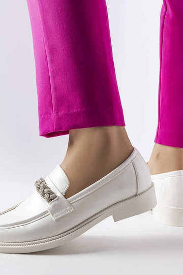 Mocasines blancos decorados con pedrería Montreal 2