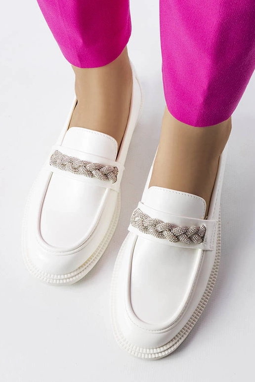 Mocasines blancos decorados con...