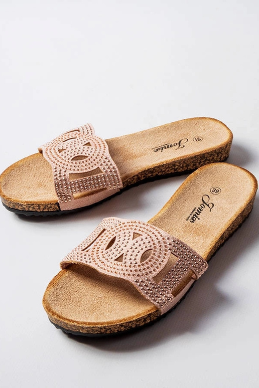 Chanclas rosas decoradas con pedrería...