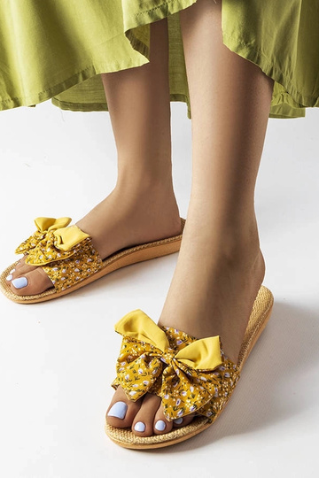Zapatillas amarillas con lazo, "Tachel"