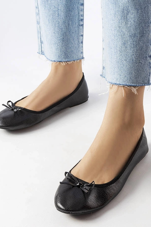 Bailarinas negras decoradas con un... Bailarinas negras decoradas con un...