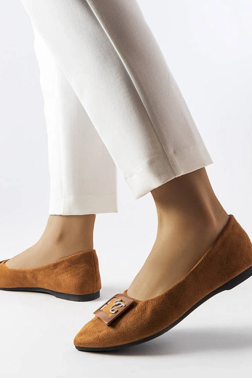 Bailarinas marrones decoradas con... Bailarinas marrones decoradas con...