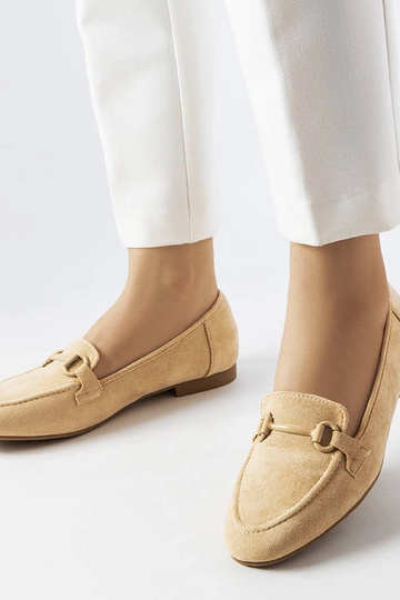 Mocasines de mujer de ante beige con hebilla Hinkle