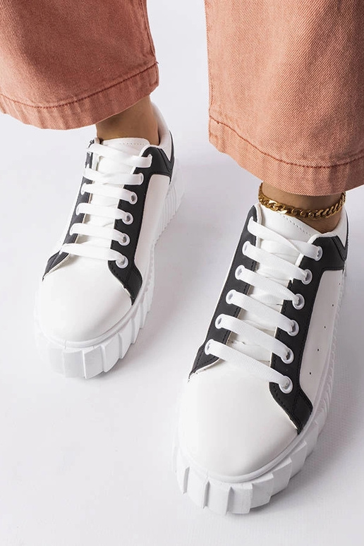 Zapatillas blancas con plataforma...